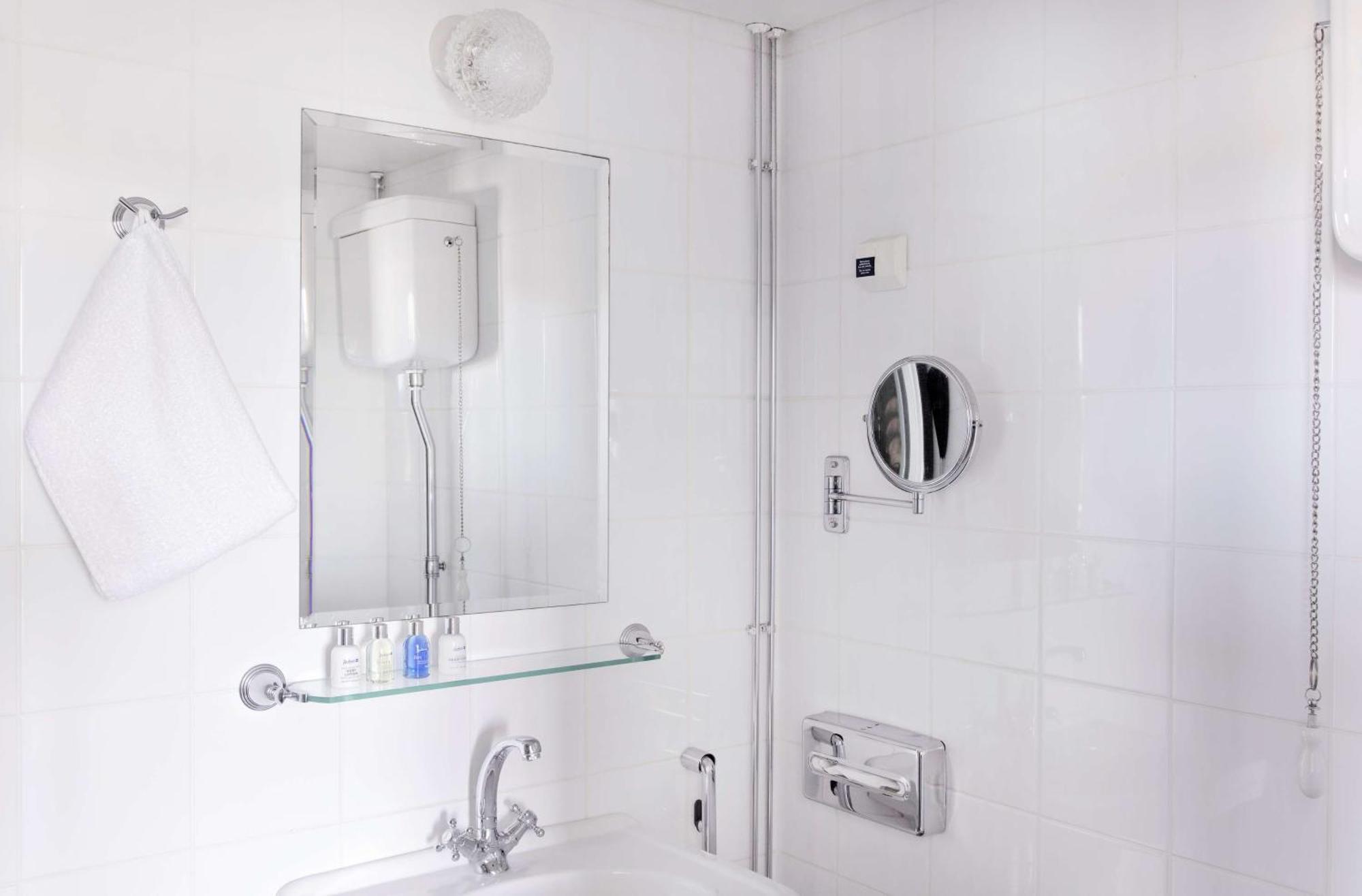 Family Room,1212397831:JPEG